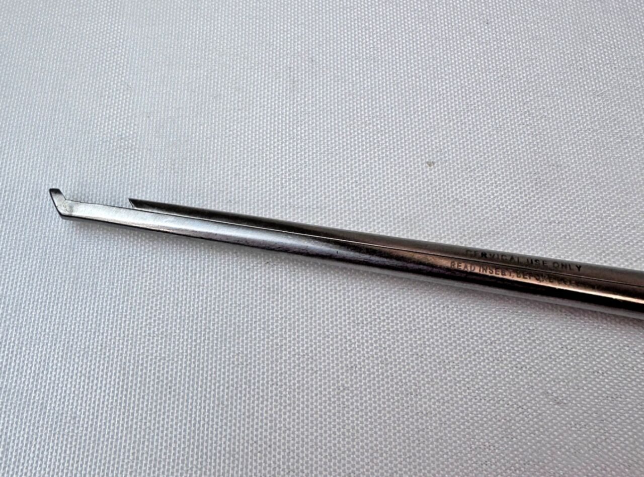 KMEDIC KM59-154 Clean Punch 2MM Forward 40deg Thin Footplate Spinal Punch — photo 5