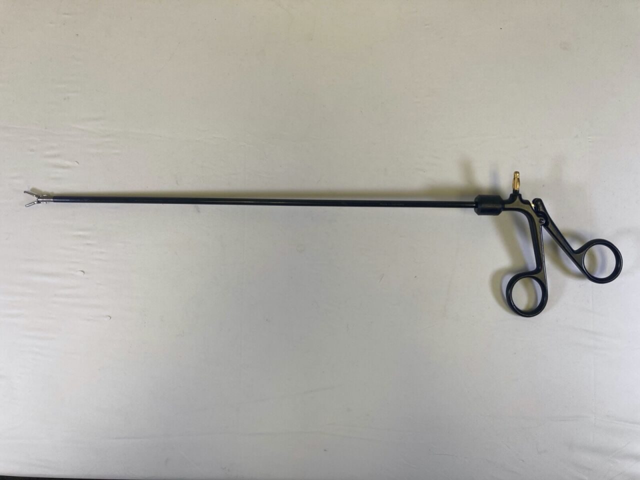 SYMMETRY SURGICAL 90-1040 Monopolar Insulated 5mm x 33cm Duckbill Grasping Forceps — photo 1