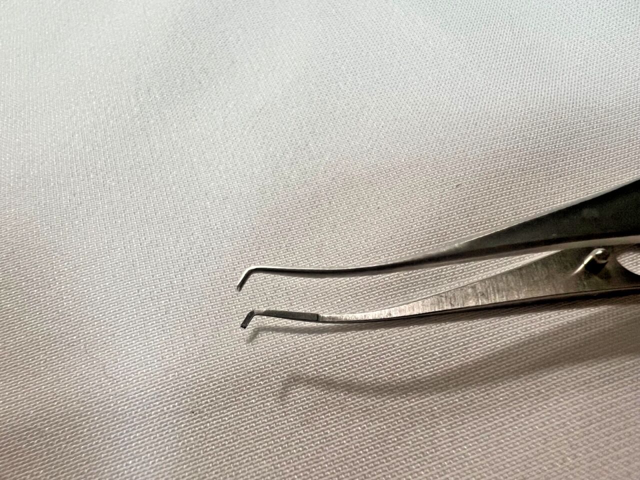 KATENA K5-1920 Hyde Corneal Forceps 2x2 Teeth w/ 0.12mm Tying Platform 4-1/4" L — photo 3
