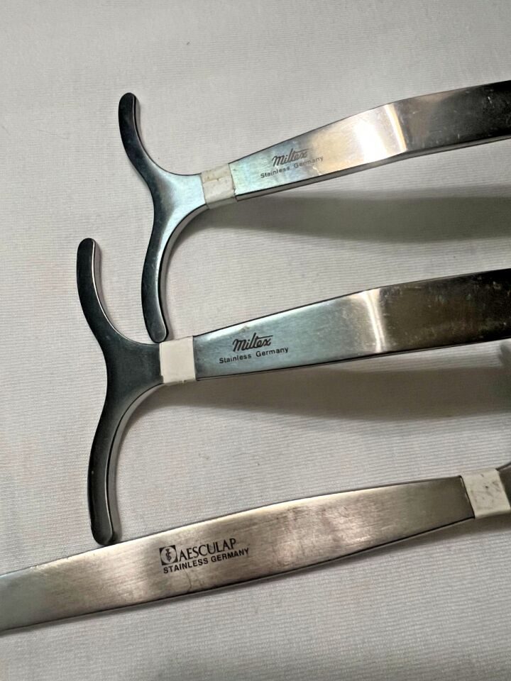 MILTEX 5-1/2" Length Set Of 3 Smillie Retractors — photo 2