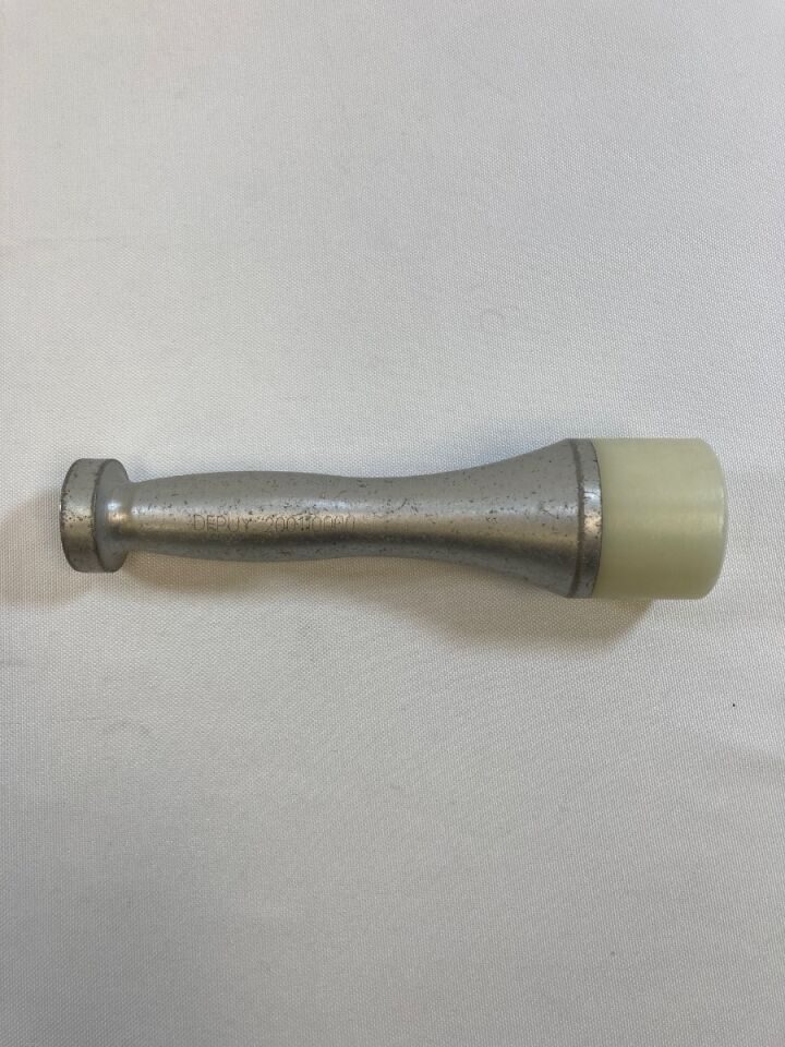 SYNTHES 2001-10-000 Orthopedic Impactor — photo 1