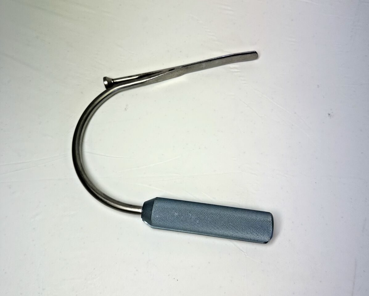 SNOWDEN-PENCER 88-5215 3.5" X .5" Emory Retractor w/ Suction