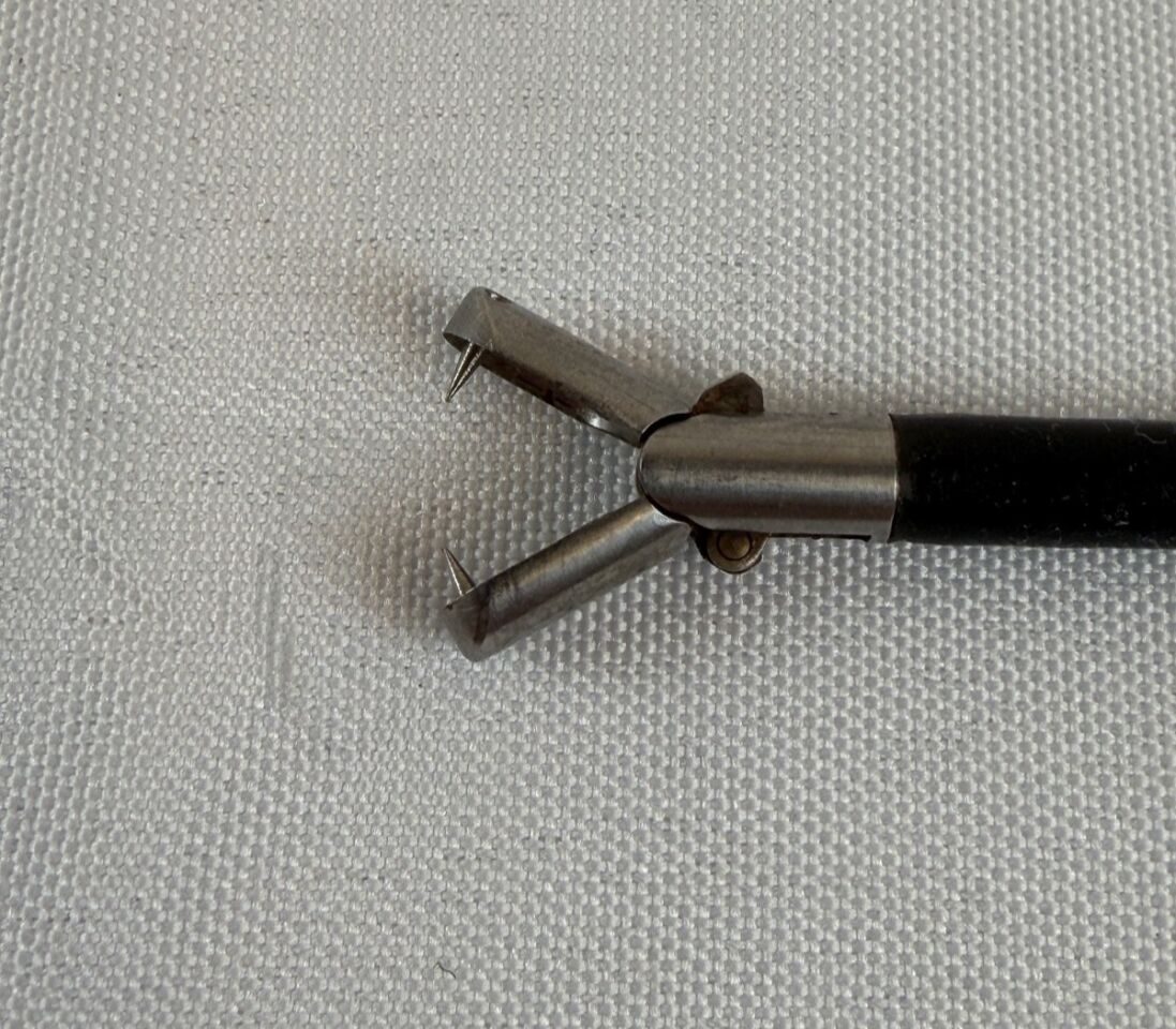 R. WOLF 8384.1 5mm x 45cm Laparoscopic Spiked Biopsy Cup Monopolar Forcep — photo 4