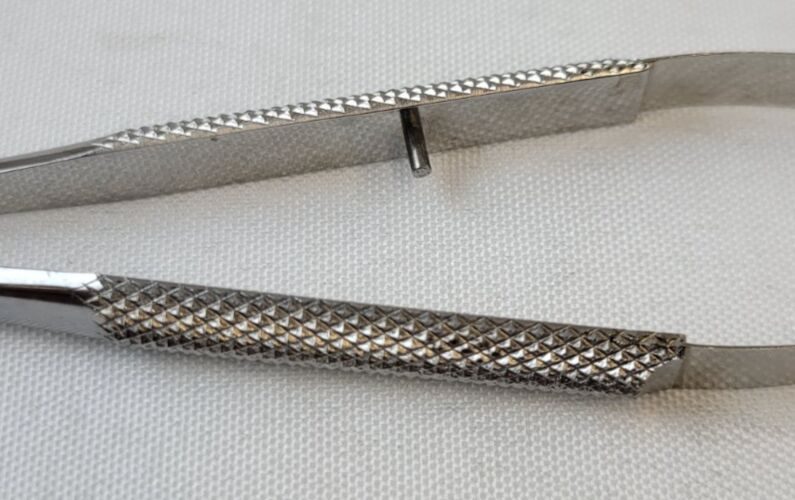 Barraquer Needle Holder, Curved, Smooth Jaws, Spring Handle, 5-1/2" — photo 4