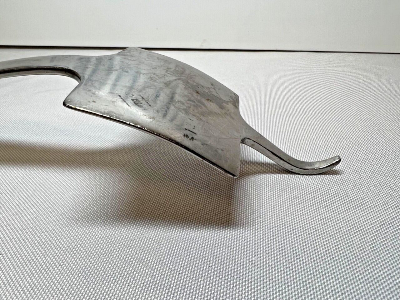 ZIMMER 3088-03 Hohmann Retractor, Blade Width 70mm, Distal End 4mm, Length 24cm — photo 3