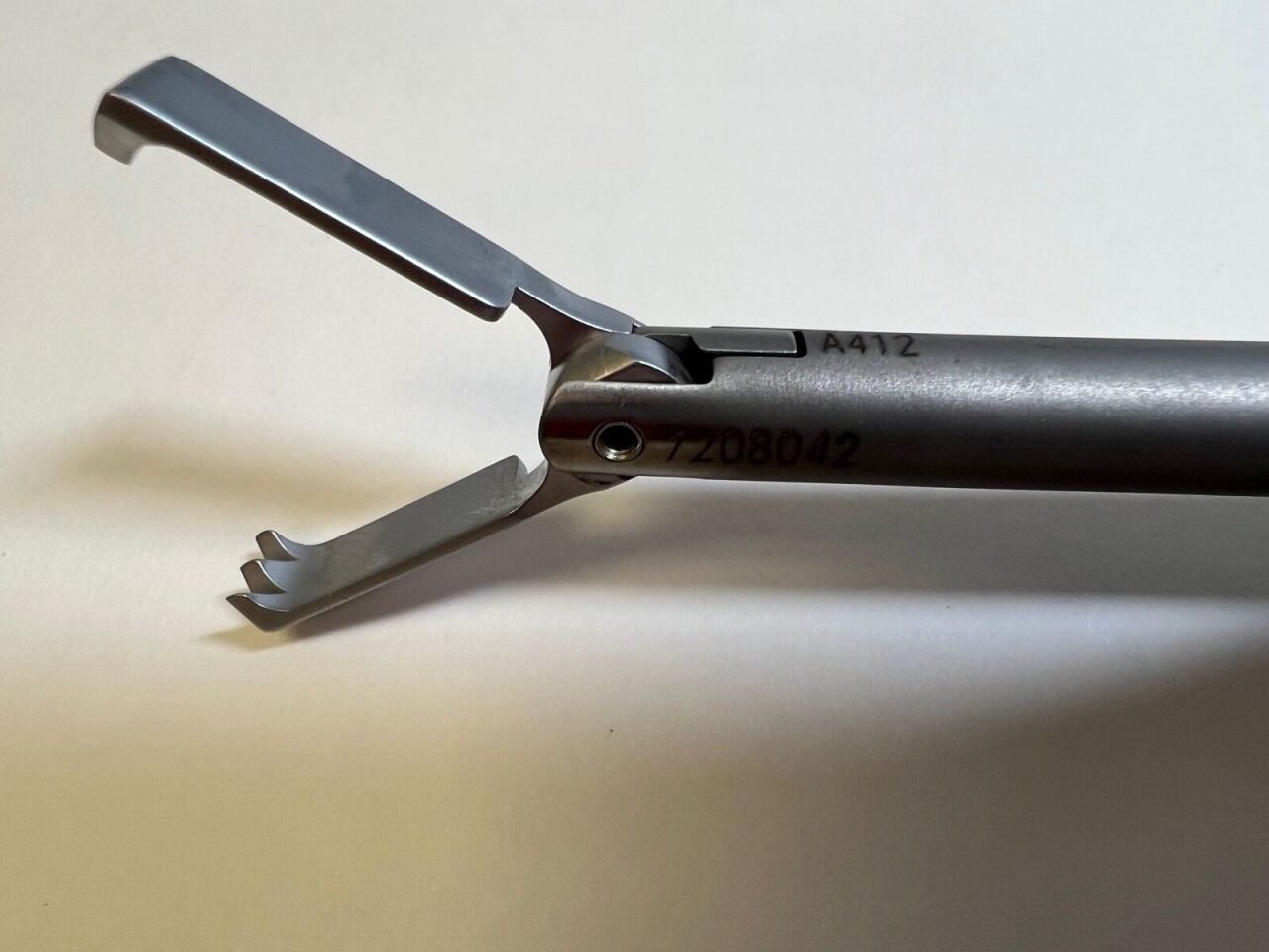 DYONICS 7208042 3 x 2 Teeth Laparoscopic Grasping Forceps — photo 3