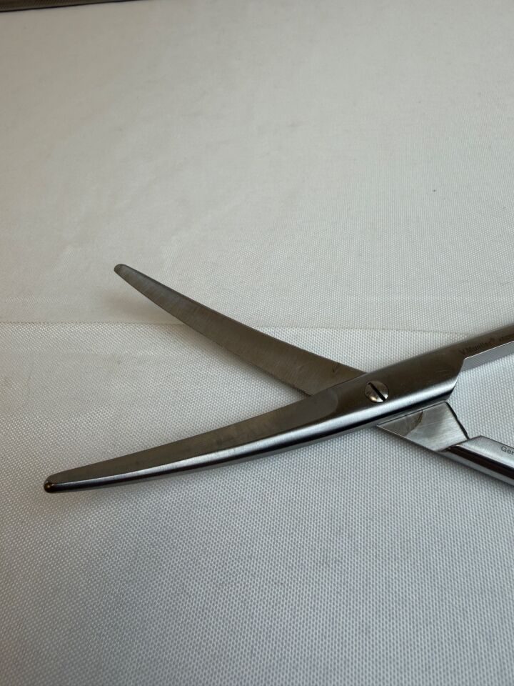 V. MUELLER CH2096 Vital Mayo Dissecting Scissors Beveled Blunt Tip — photo 3