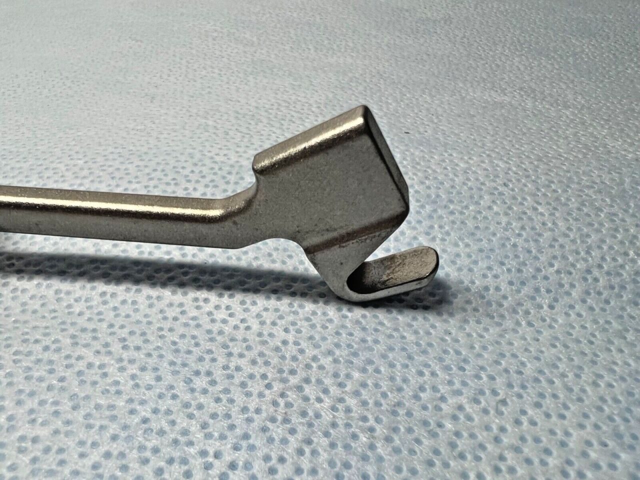 MEDTRONIC 808-031 Sofamor Danek Laminar Thoracic Hook Trial — photo 2