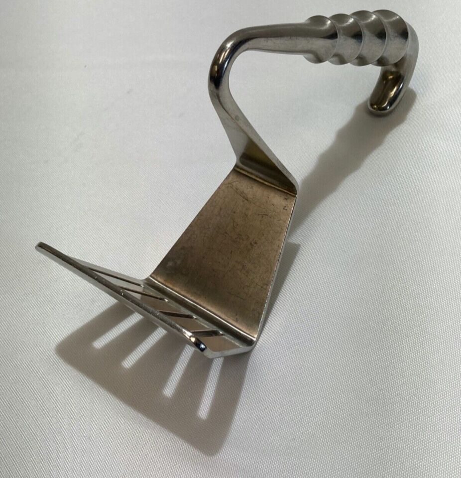 V. MUELLER CH900 Scapular Davidson Retractor 3" x 3.5" — photo 4