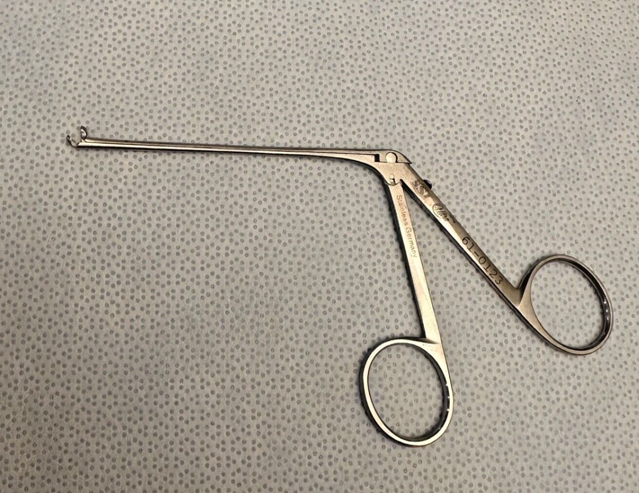 SSI ULTRA 61-0123 Hartman-Herzfeld Forceps 2 mm Cup, Up Biting — photo 1