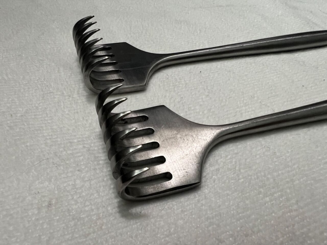 V. MUELLER SU3564-01 Set Of 2 Volkmann Retractors Sharp 6-Prongs 8-3/4" Length — photo 2