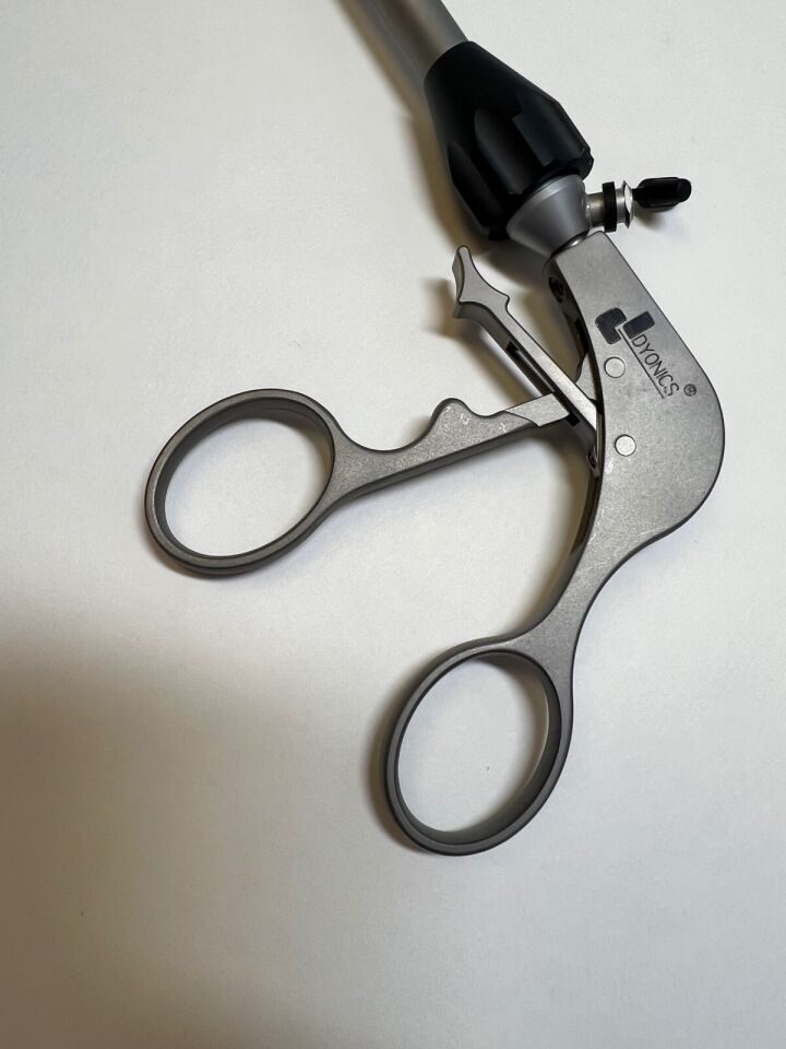 DYONICS 7208042 3 x 2 Teeth Laparoscopic Grasping Forceps — photo 2
