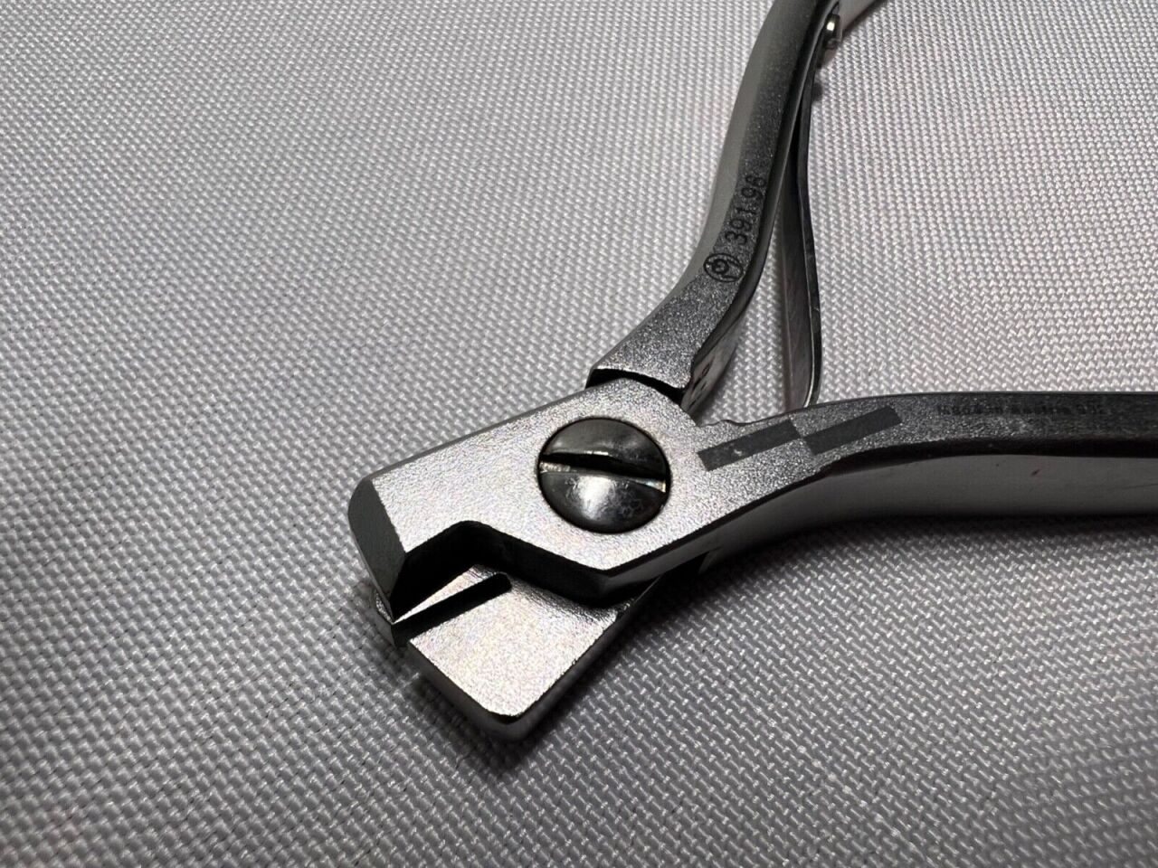 SYNTHES 391.96 Craniofacial Bending/Cutting Pliers — photo 3