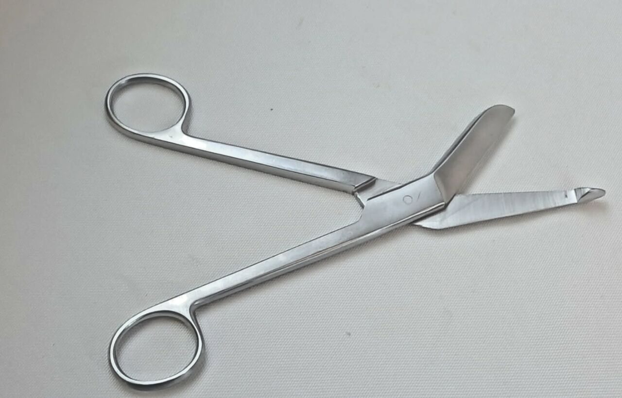 INTEGRA MILTEX 5-516 Lister Bandage Scissors 71/4" Angled Probe Point — photo 2