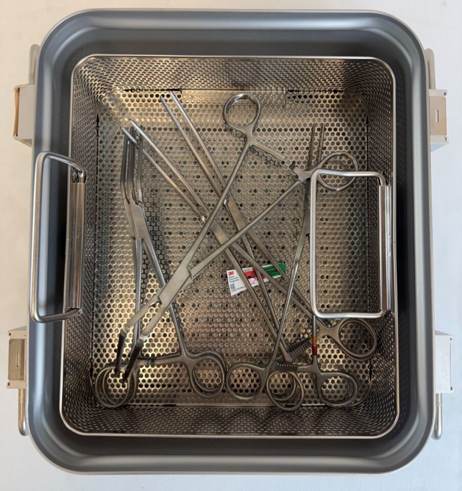 CODMAN Vascular Bowel Clamp Tray 6 Piece w/ Sterilization Case — photo 5