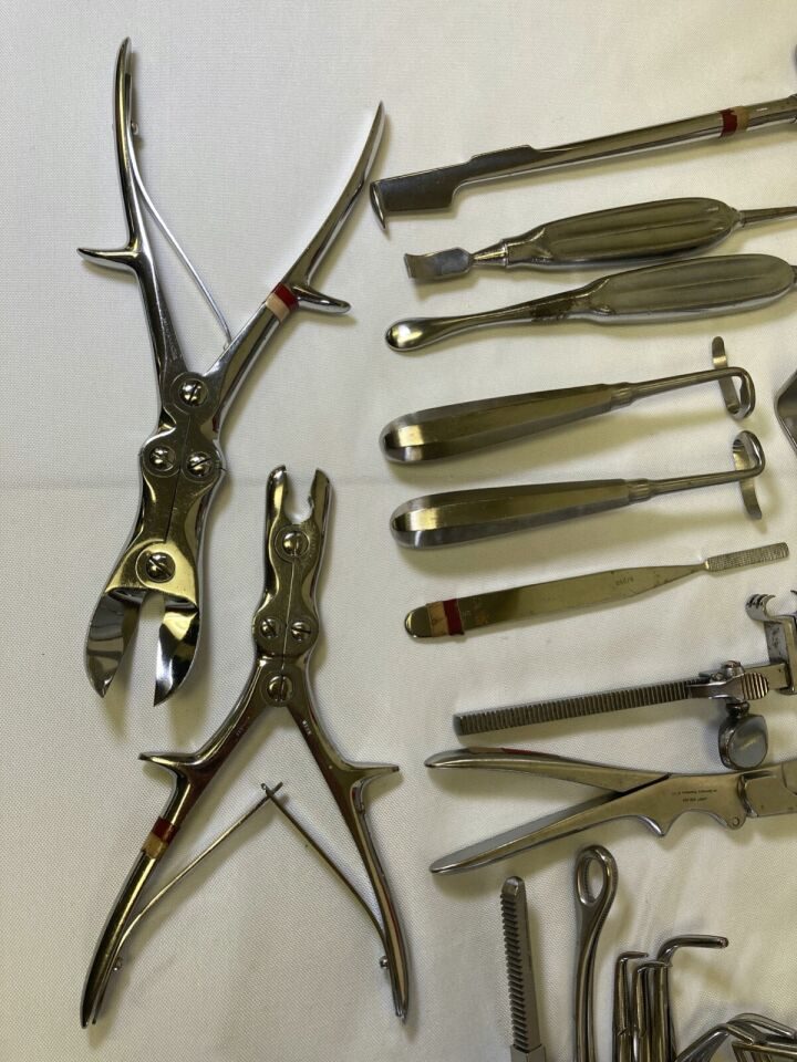 VARIOUS  32 Piece Jarit Weck V. Mueller Chest Tray w/ Sterilization Case — photo 7