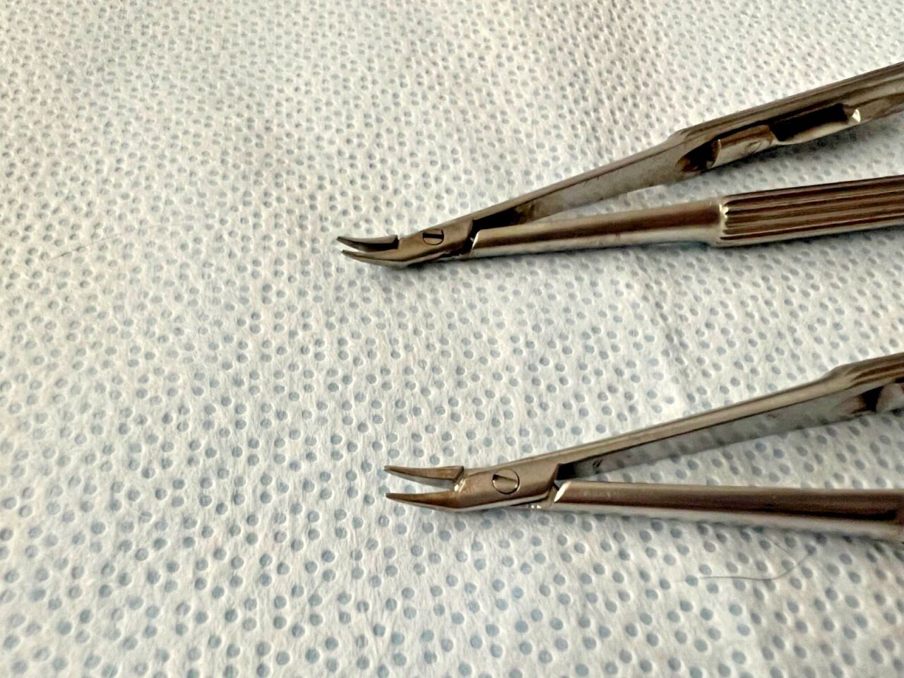 MSI PRECISION INSTRUMENTS 4-3/4" Ophthalmic Small Curved Needle Holders - Set of 2 — photo 2