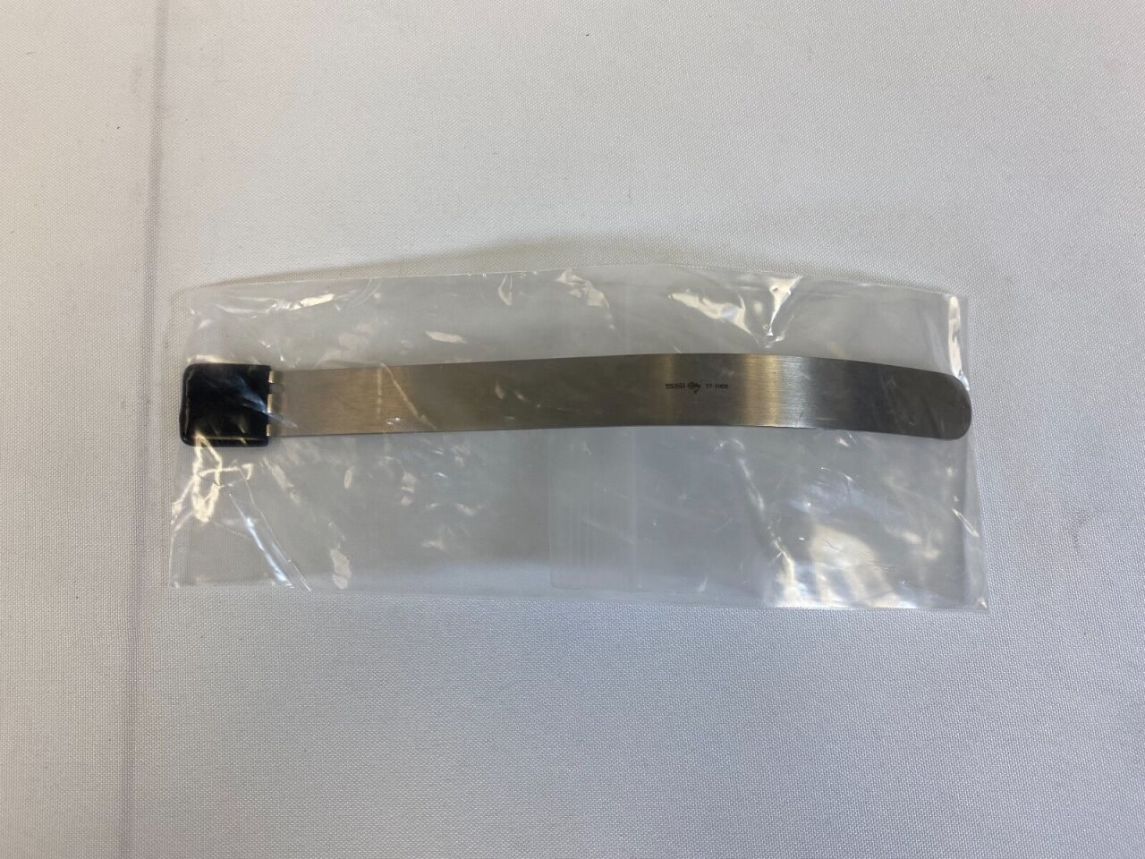 SSI ULTRA 77-1005 Capsule Retractor 3 Sharp Prongs 22mm Blade — photo 2