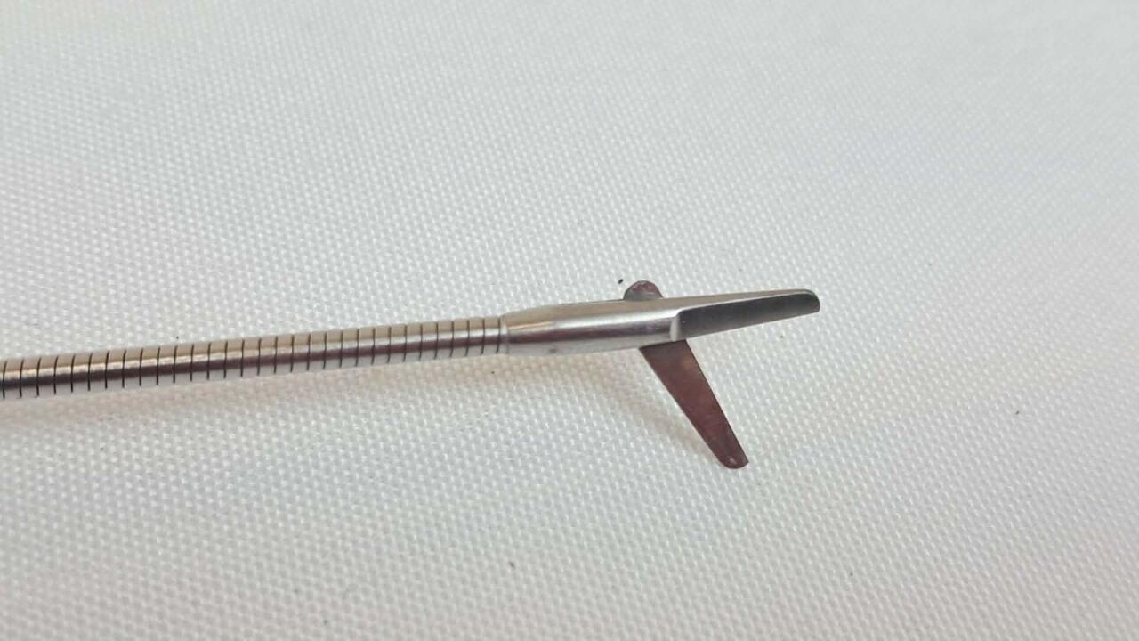 KARL STORZ 27178B 9 Fr Laparoscopic Scissor Single Action Jaw 40cm Flexible Single Action Laparoscopic Scissors — photo 4