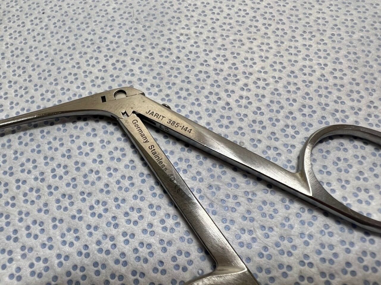 JARIT 385-144 Down Angled .9mm Oval Cup House Alligator Forceps 3-1/8" — photo 2