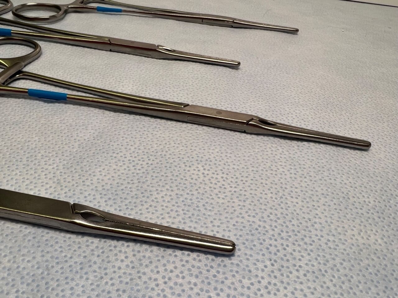 CODMAN  Lot of 4 DeBakey Surgical Clamps — photo 3