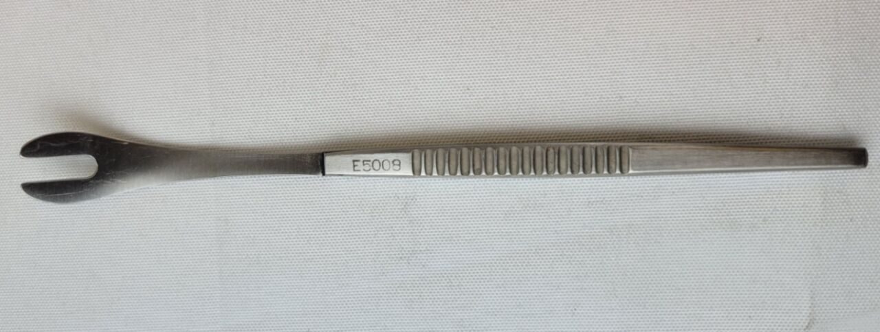 KARL STORZ E5008 Schepens Orbital Retractor Flat Serrated Handle — photo 1