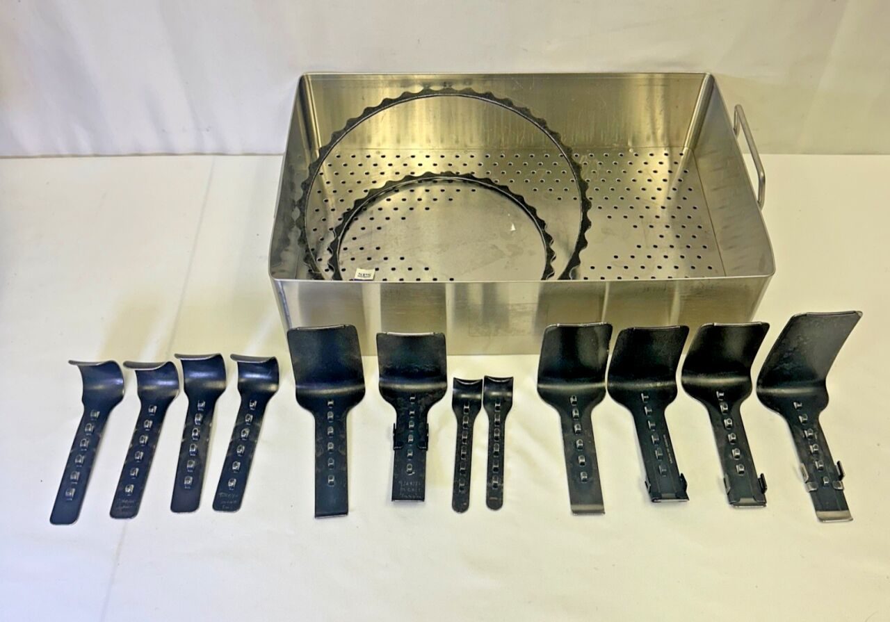 V. MUELLER Various 14 Piece Turner-Warwick Black Retractor Set w Pan — photo 8
