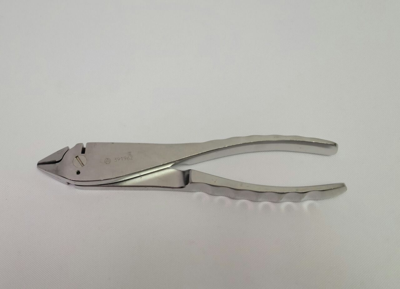SYNTHES 391.962 Bending Cutting Pliers — photo 1