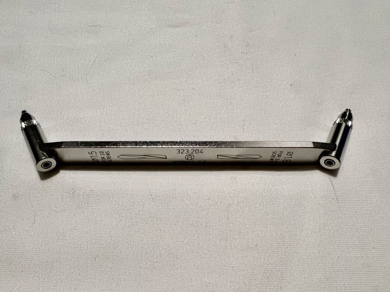 SYNTHES 323.204 Universal Drill Guide 1.5/1.8mm — photo 1