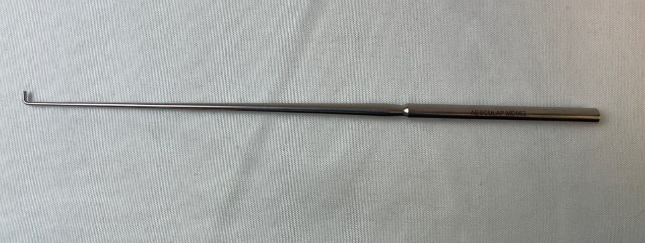 AESCULAP MD562R Dandy Angled Neuro Hook 90deg Blunt Tip 22.5cm — photo 1