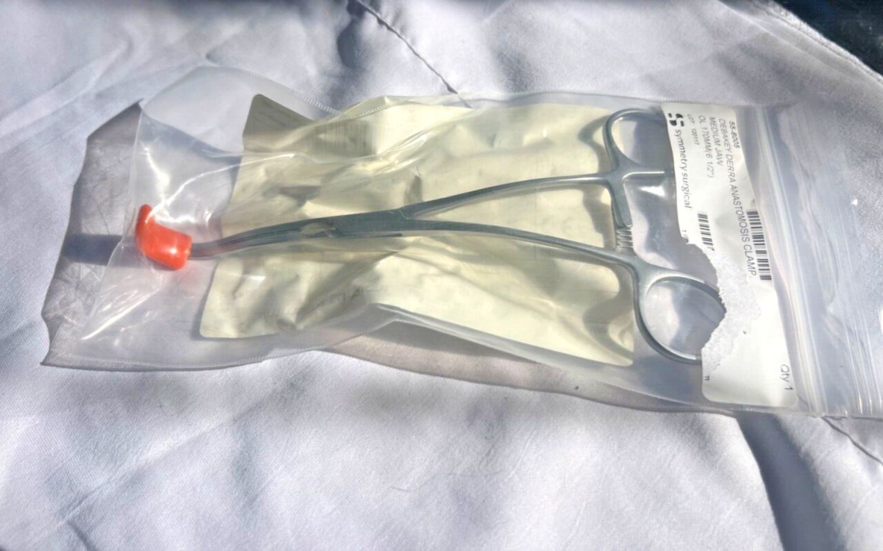 SYMMETRY SURGICAL 55-6005 DeBakey-Derra Anastomosis Clamp Medium Jaws 6.5" Length