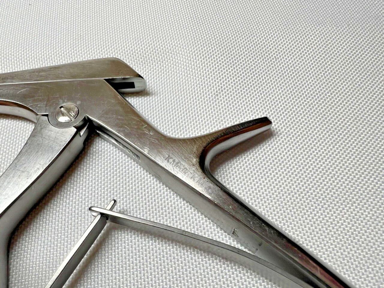 KMEDIC Spurling 3mm Kerrison Rongeur 40deg Up Bite x 3mm — photo 4