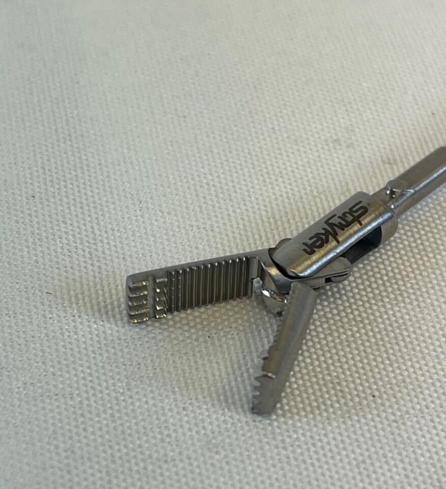 STRYKER 250-080-233 & 250-080-592 5mm x 33cm Double Action Allis Grasping Forcep — photo 4