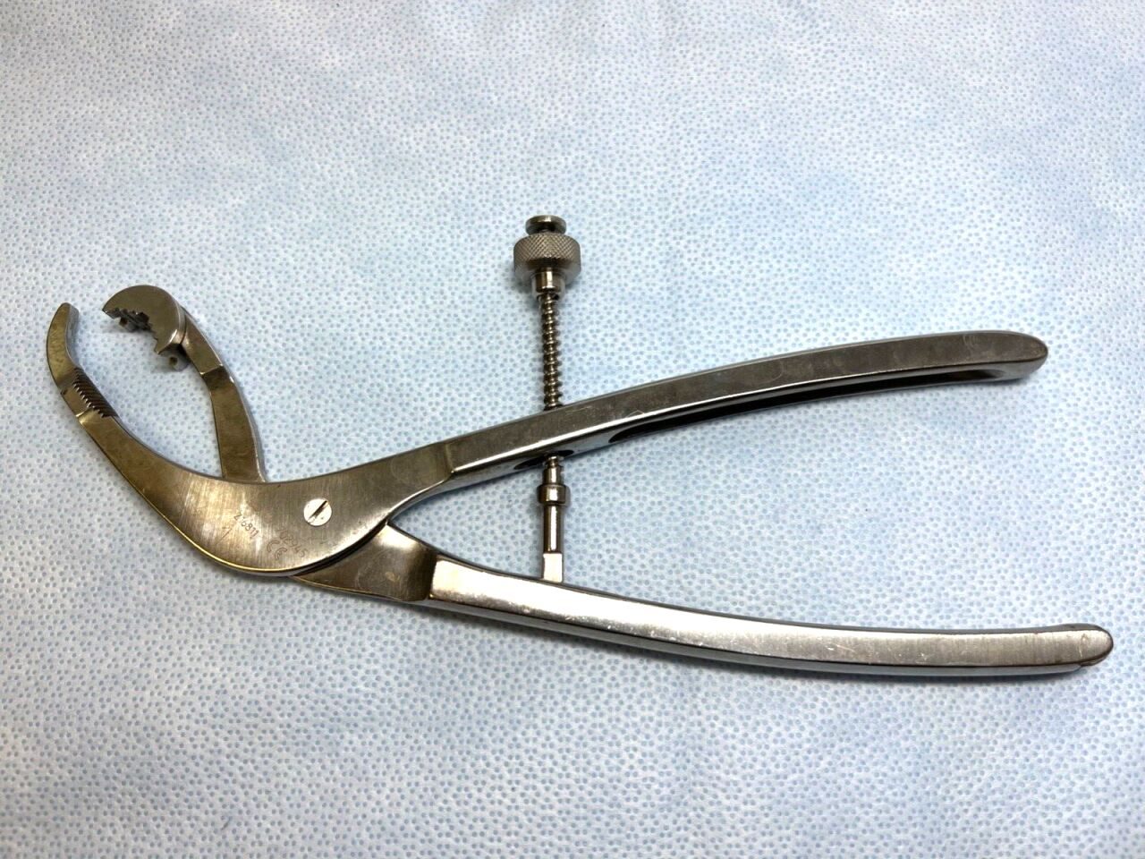 STRYKER 702945 Size 1 Self Centering Swivel Head Holding Forceps