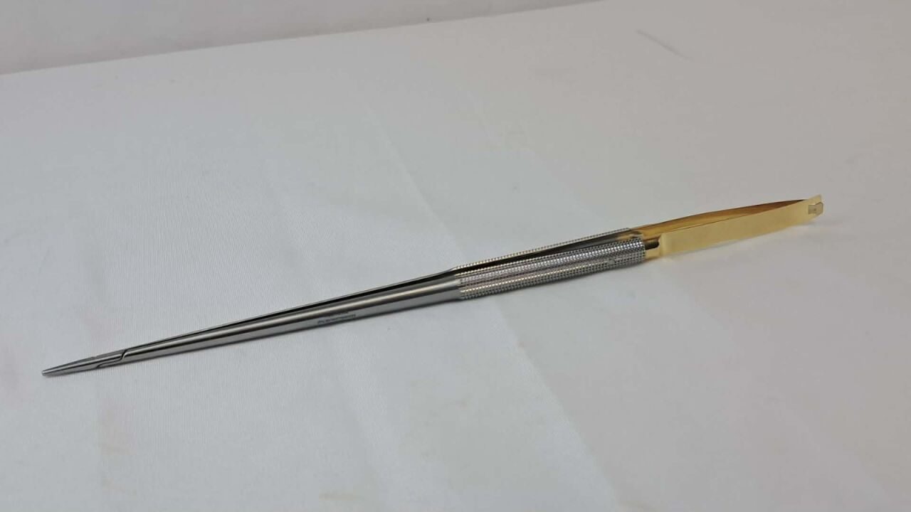 V. MUELLER VM61-2502 Castroviejo Needle Holder 5.5" Straight TC Jaws Locking — photo 2