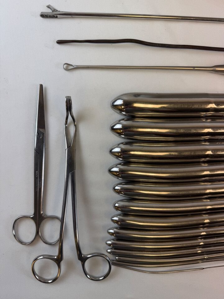 V. MUELLER 27 Piece w/ Sterilization Case OBGYN Dilator Speculum Forcep Tray — photo 3