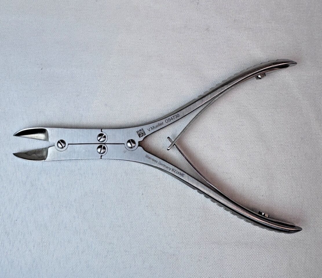 V. MUELLER OS4730 Plier Handle Straight Sharp Beak Tips Bone Cutting Forcep — photo 1