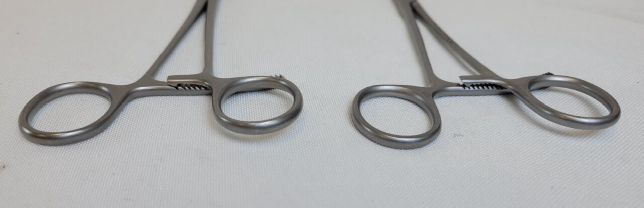 TORNIER  Crile Hemostatic Forceps Curved Jaws 7-1/2" Set of 2 — photo 8