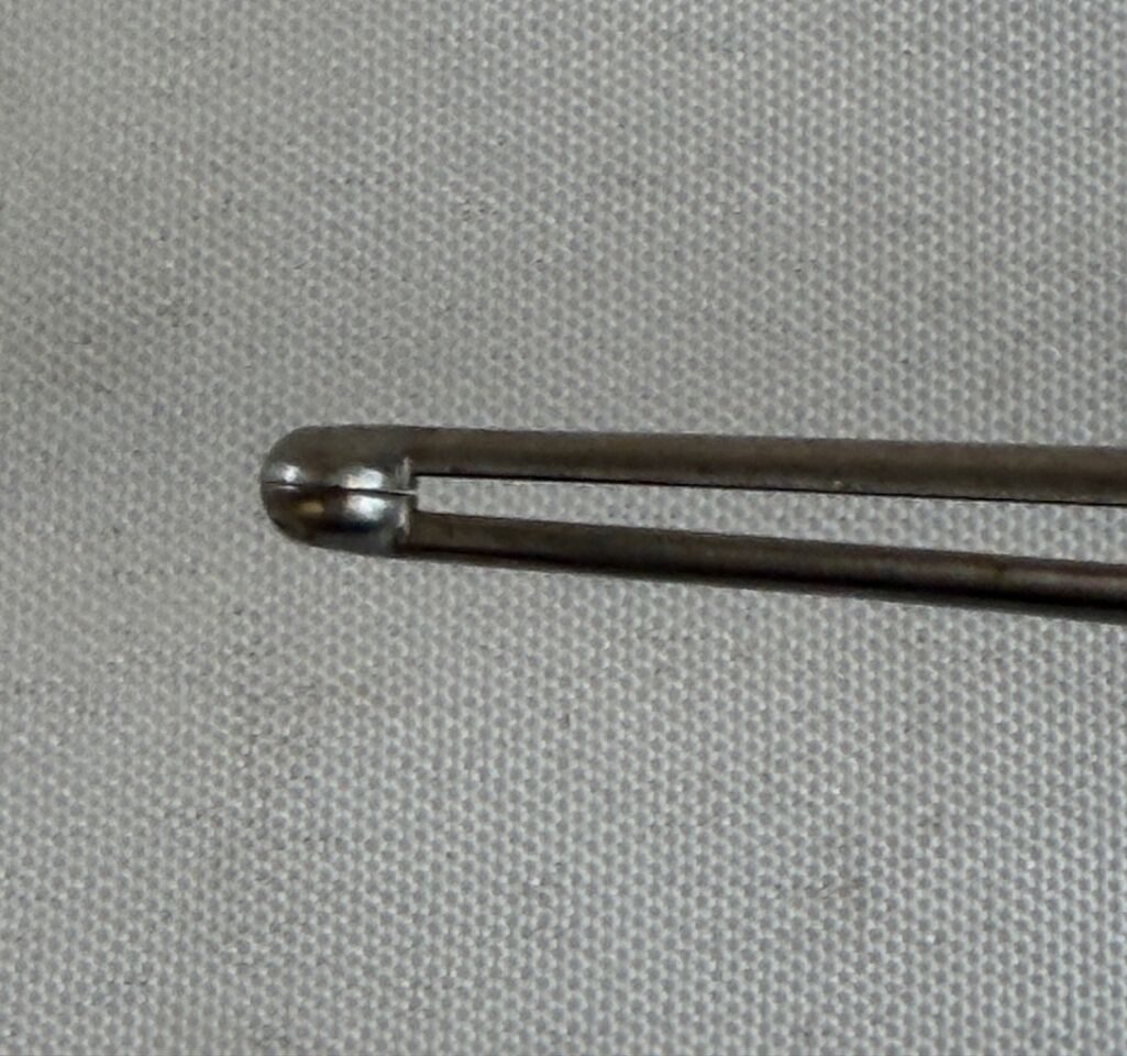AESCULAP FD202 Microform Bayonet Tumor Forcep 5mm Fenestrated Cups x 240mm — photo 4
