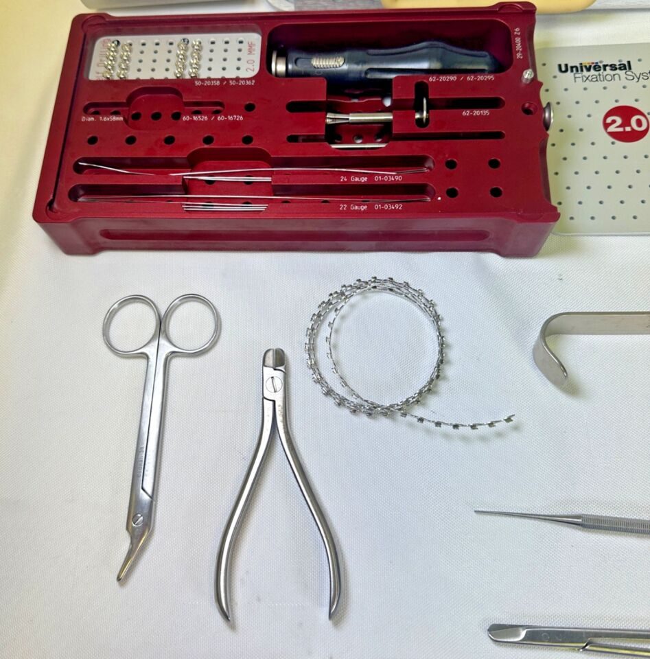 STRYKER Various Maxillomandibular Fixation Leibinger Teeth Wiring Set — photo 10