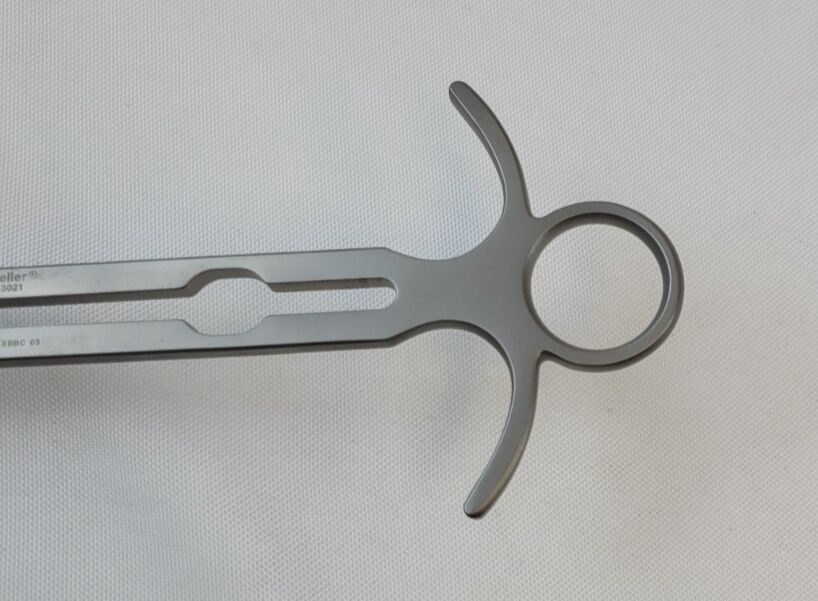 V. MUELLER  Balfour Abdominal Retractor With Center Blade — photo 2