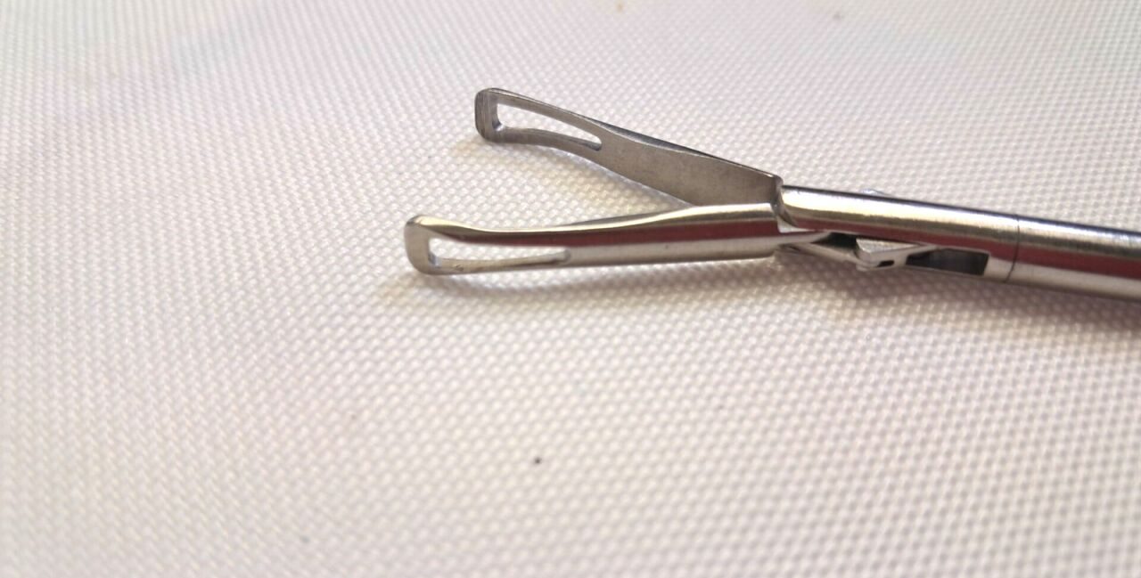 ENDOPLUS EG130R 5mm Fenestrated Grasping Forceps w/ Ratcheting Handle — photo 3