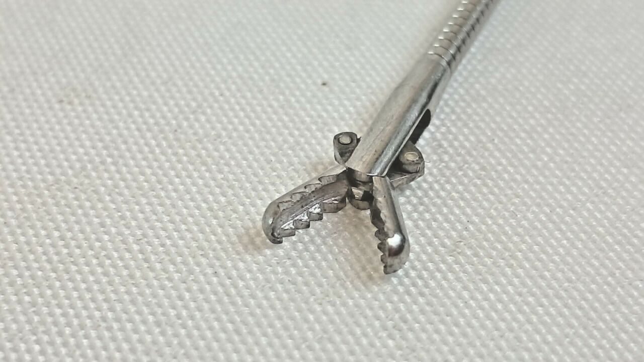 KARL STORZ 27175B Foreign Body Removal Forceps 9Fr 40cm — photo 4