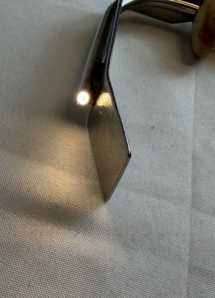 DEXTER RUSSELL 4" x 1" Angled Smooth Blade Lighted Retractor w/ Light Cord — photo 2