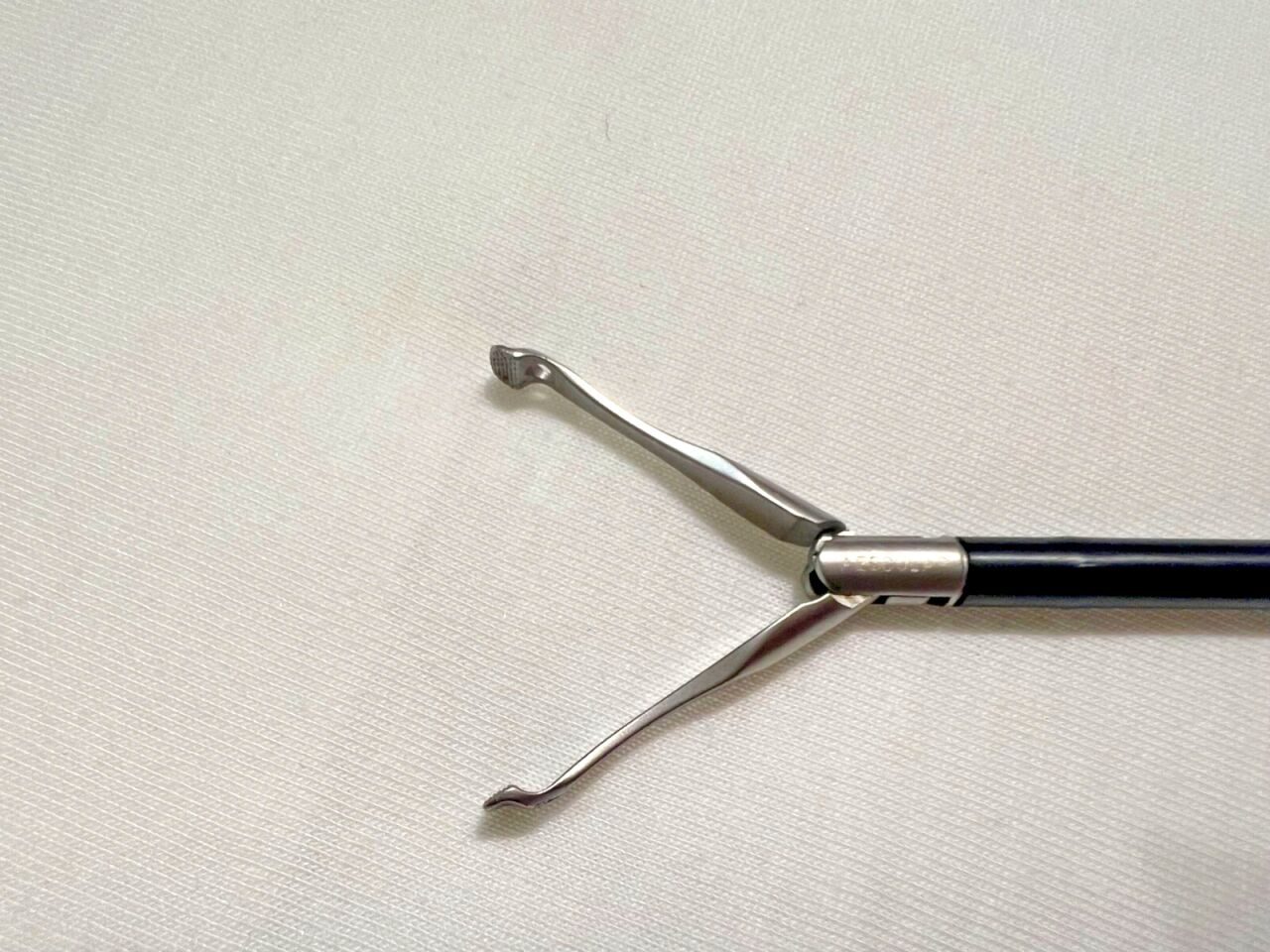 AESCULAP PO765R ADTEC Monopolar Laparoscopic Babcock Grasping Forcep 5mm X 34cm — photo 2