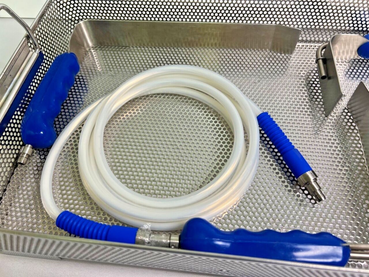 VITALCOR Various AFI Britetrac Lighted Retractors w/ Fiber Optic Cables   Tray — photo 2