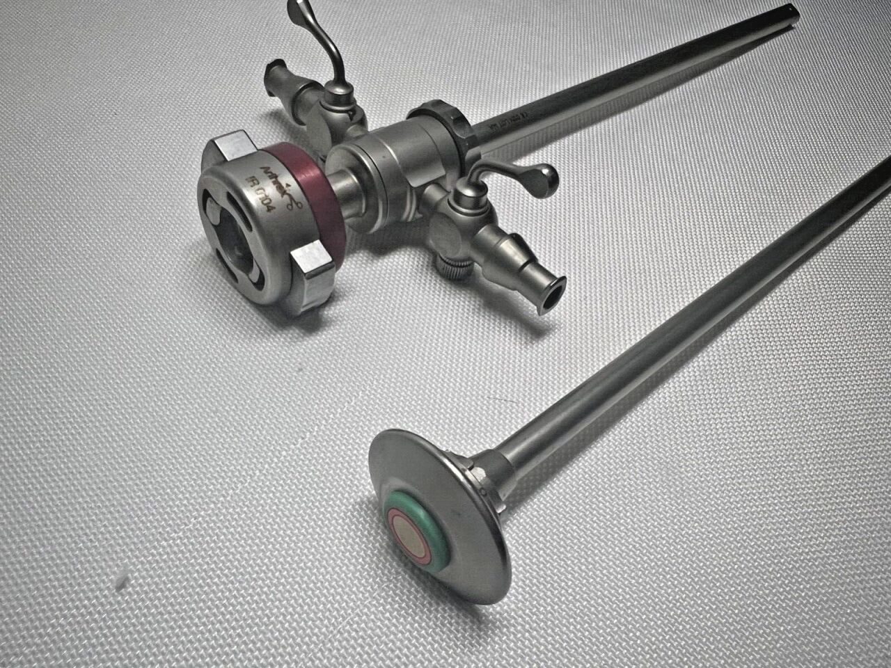 ARTHREX IR0104 & IR0200 Dual Rotating Valve Arthroscopic Cannula & Obturator Set — photo 3