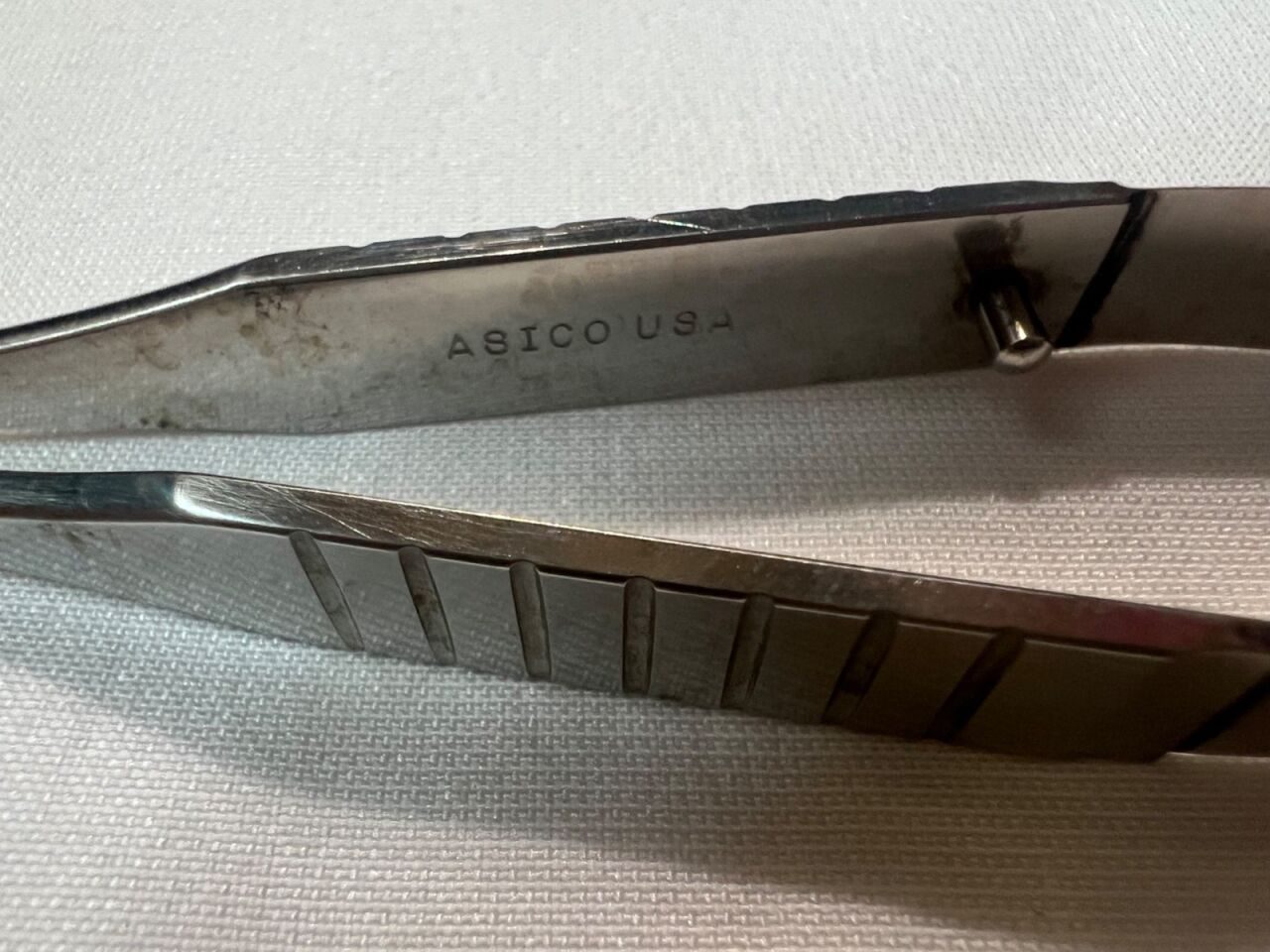 ASICO AE-4211 Laydes Lens Holding Forceps 10mm Angle-Tip X 45deg Jaws X 4-1/4" L — photo 4