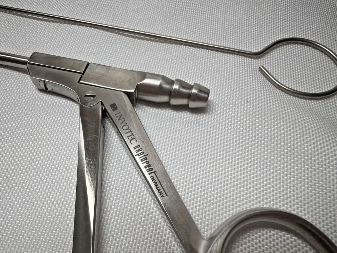 INVOTEC 336900 Curved Blakesley Suction Forceps w/ Integrated Channel — photo 2