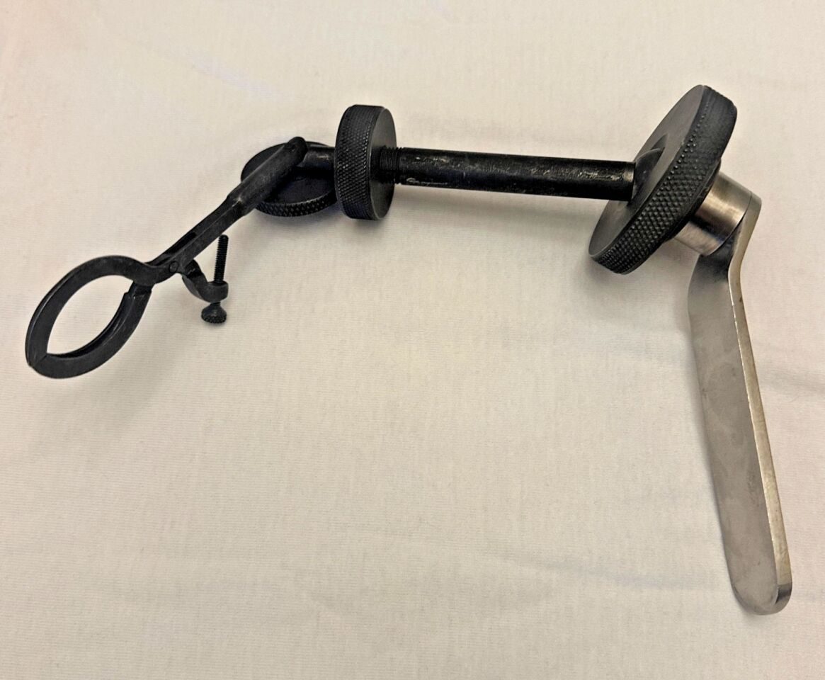 RICHARDS 13-0072 Shea Schuknecht Speculum Holder